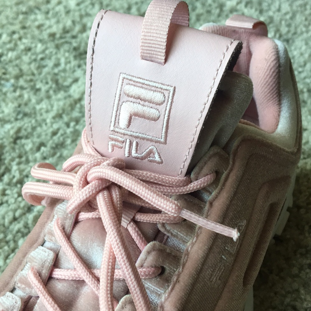 Pink Fila shoes size 8.5 in women’s - Picture 3 of 5